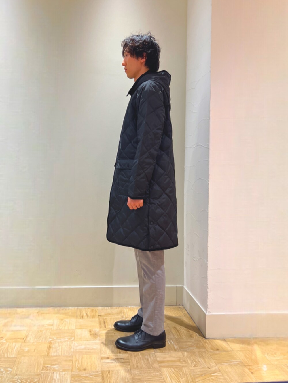 「キルティング、冬コーデ、ロングコート、キレイめ、休日コーデ、大人コーデ、お洒落さんとつながりたい、冬服、ビジネススタイル、NOLLEY'S、nolleys、NOLLEY'S&goodman、ノーリーズ、TAION、タイオン」｜「TAIONの【TAION/タイオン】別注キルティング フードダウンコート（ダウンジャケット/コート、ブラック系）」を使った、ooiさん（メンズ・179cm）の冬コーディネートの2枚目の写真