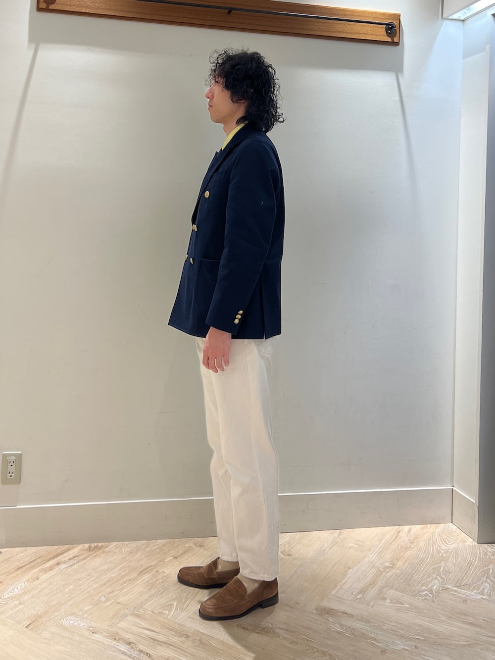 「NOLLEY'S、NOLLEY'S&goodman、ノーリーズ、ノーリーズグッドマン、D.C.WHITE、ディーシーホワイト、d.c.ホワイト、トラッド、トラッドスタイル、ブレザースタイル、ブレザー、ダブルブレストジャケット、ダブルブレスト、春コーデ、アパレルスタッフ」｜「NOLLEY’Sのコインローファーシューズ フェニックス 本革 日本製（ローファー、イエロー系）」を使った、ooiさん（メンズ・178cm）の春コーディネートの2枚目の写真
