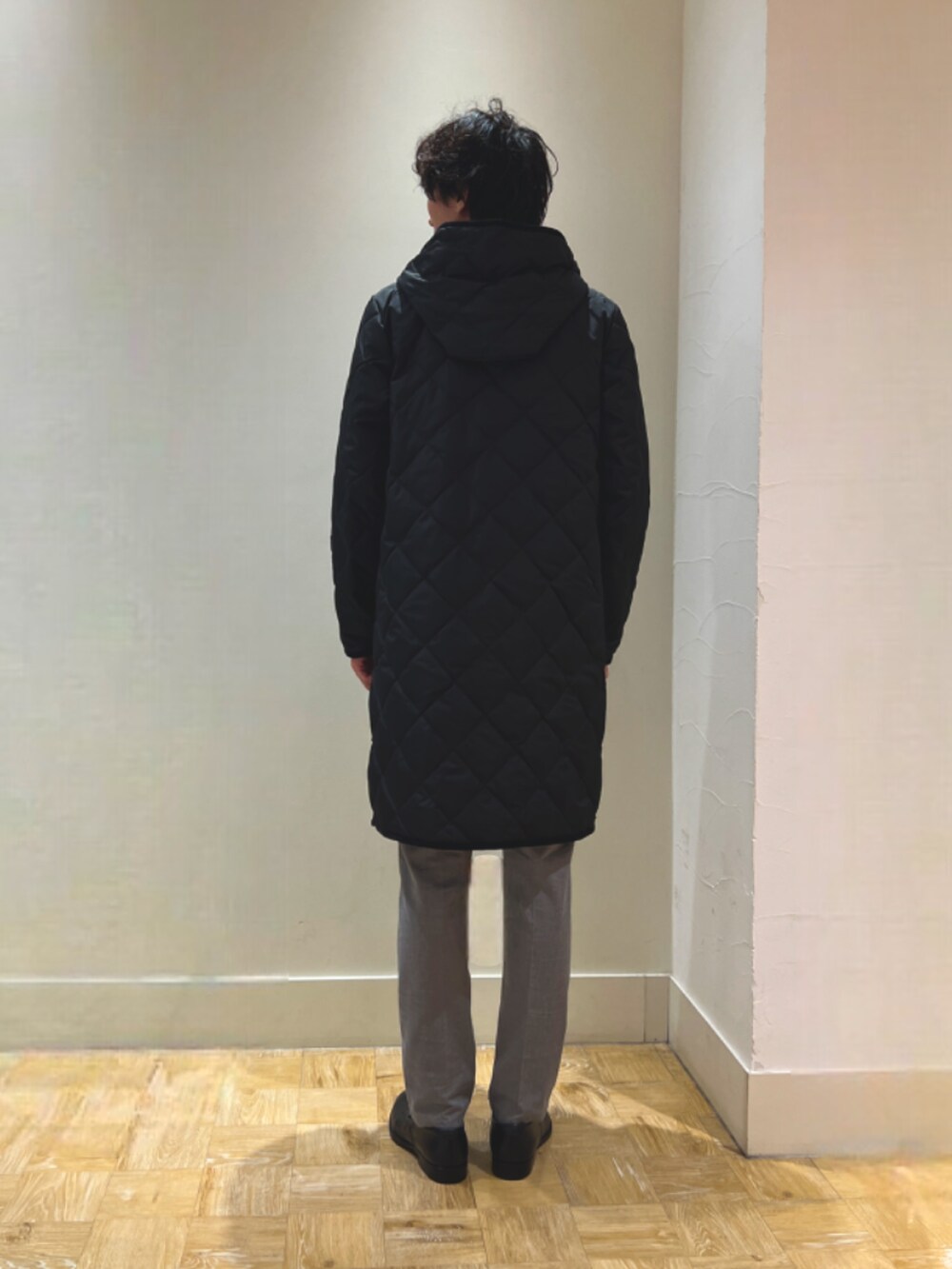 「キルティング、冬コーデ、ロングコート、キレイめ、休日コーデ、大人コーデ、お洒落さんとつながりたい、冬服、ビジネススタイル、NOLLEY'S、nolleys、NOLLEY'S&goodman、ノーリーズ、TAION、タイオン」｜「TAIONの【TAION/タイオン】別注キルティング フードダウンコート（ダウンジャケット/コート、ブラック系）」を使った、ooiさん（メンズ・179cm）の冬コーディネートの3枚目の写真