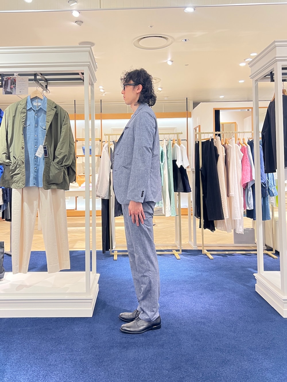 「NOLLEY'S、NOLLEY'S&goodman、ノーリーズ、ノーリーズグッドマン、ビジカジスタイル、ビジカジセットアップ、ビジネススタイル、ビジネスカジュアル、オフィスカジュアル、春コーデ、夏コーデ、ジャケット、ジャケットスタイル、ジャケットコーデ」｜「NOLLEY’Sの《セットアップ/ビジカジ対応》COOL DOTS/クールドッツ JK 25SS（テーラードジャケット、ブルー系）」を使った、ooiさん（メンズ・178cm）の春コーディネートの2枚目の写真