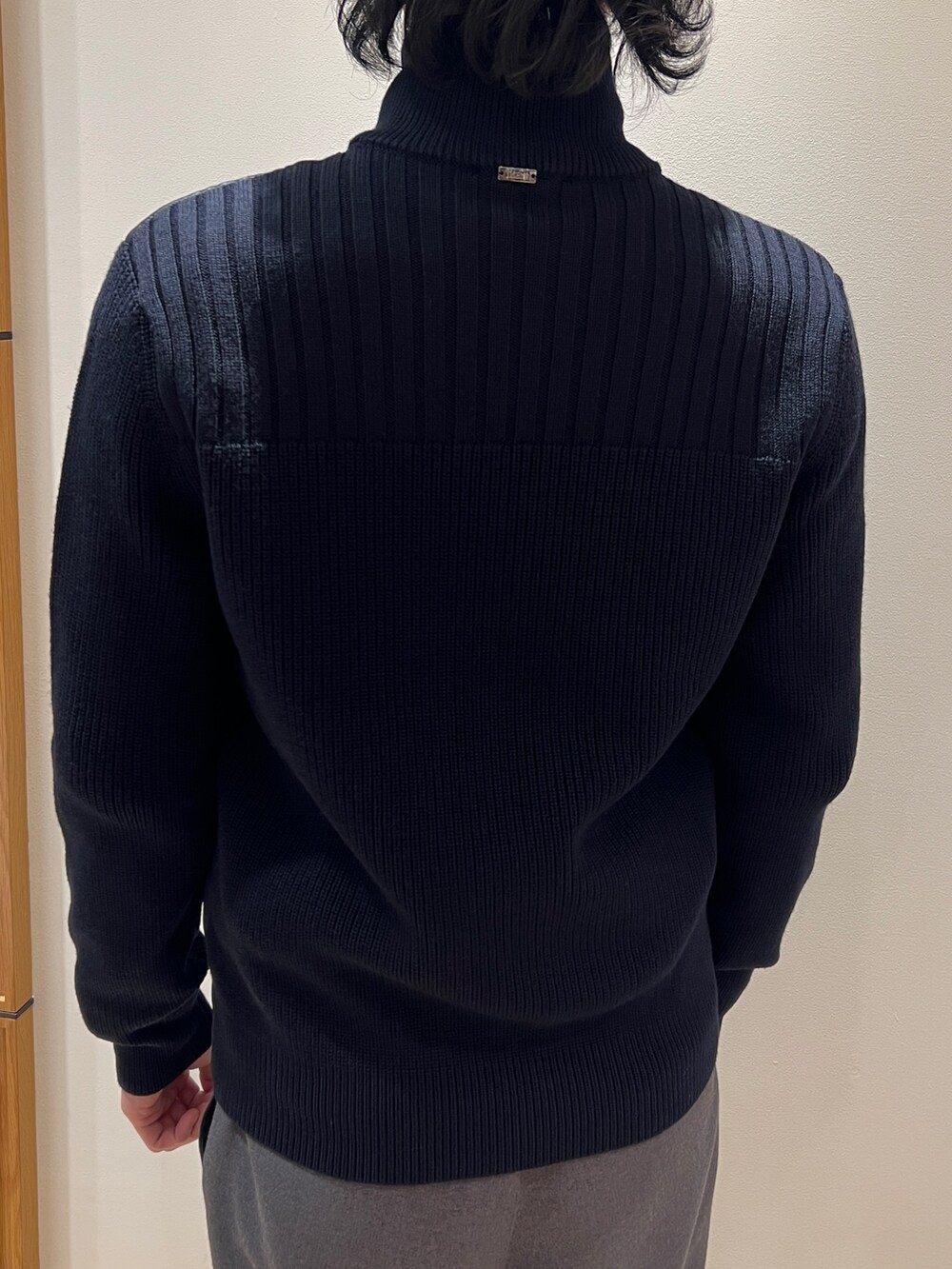 「NOLLEY'S、HERNO、ヘルノ、ノーリーズ、ブルゾン、ブルゾンジャケット、ウール、きれいめカジュアル、ローゲージニット」｜「HERNOの【HERNO/ヘルノ】ハイブリッドダウンブルゾン ジャケット（ダウンジャケット/コート、ブルー系）」を使った、ooiさん（メンズ・179cm）の秋コーディネートの6枚目の写真