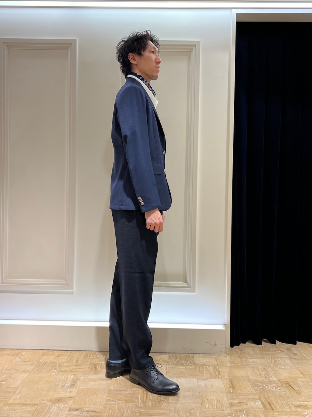 「NOLLEY'S、ノーリーズ、夏コーデ、ビジネスカジュアル、オフィスカジュアル、メンズコーデ、ポロシャツ、おしゃれさんと繋がりたい、いいね、save、フォローお願いします🤑、今日のコーデ」｜「NOLLEY’Sの《ビジカジ対応》サッカーワンピースカラーポロシャツ（ポロシャツ、ホワイト系）」を使った、ooiさん（メンズ・179cm）の夏コーディネートの2枚目の写真