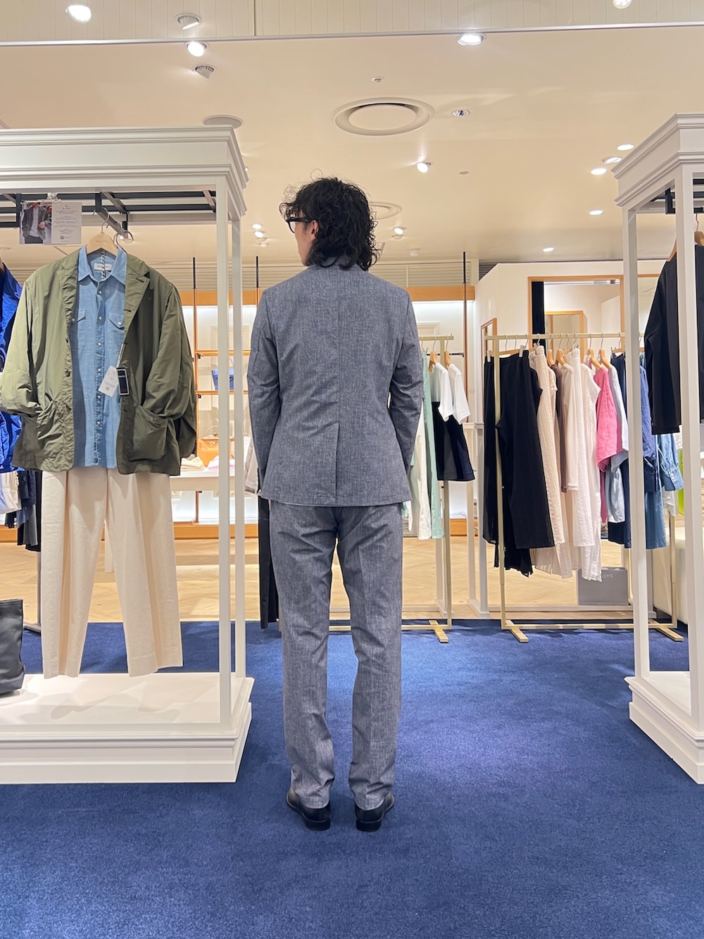 「NOLLEY'S、NOLLEY'S&goodman、ノーリーズ、ノーリーズグッドマン、ビジカジスタイル、ビジカジセットアップ、ビジネススタイル、ビジネスカジュアル、オフィスカジュアル、春コーデ、夏コーデ、ジャケット、ジャケットスタイル、ジャケットコーデ」｜「NOLLEY’Sの《セットアップ/ビジカジ対応》COOL DOTS/クールドッツ JK 25SS（テーラードジャケット、ブルー系）」を使った、ooiさん（メンズ・178cm）の春コーディネートの3枚目の写真