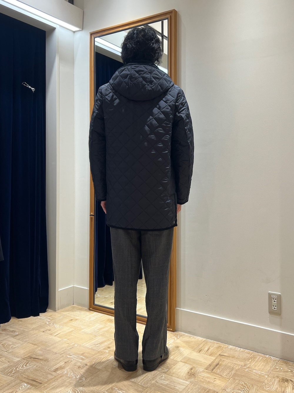 「NOLLEY'S、ノーリーズ、Traditional Weatherwear、ビジネススタイル、ステンカラーコート、キルティングジャケット、キルティング、アウター、コート、ジャケット、いいね、save、フォローお願いします🤑、おしゃれさんと繋がりたい」｜「Traditional Weatherwearの【Traditional WeatherWear】別注 DERBY HOOD キルティングジャケット（ブルゾン、ブルー系）」を使った、ooiさん（メンズ・179cm）の秋コーディネートの3枚目の写真
