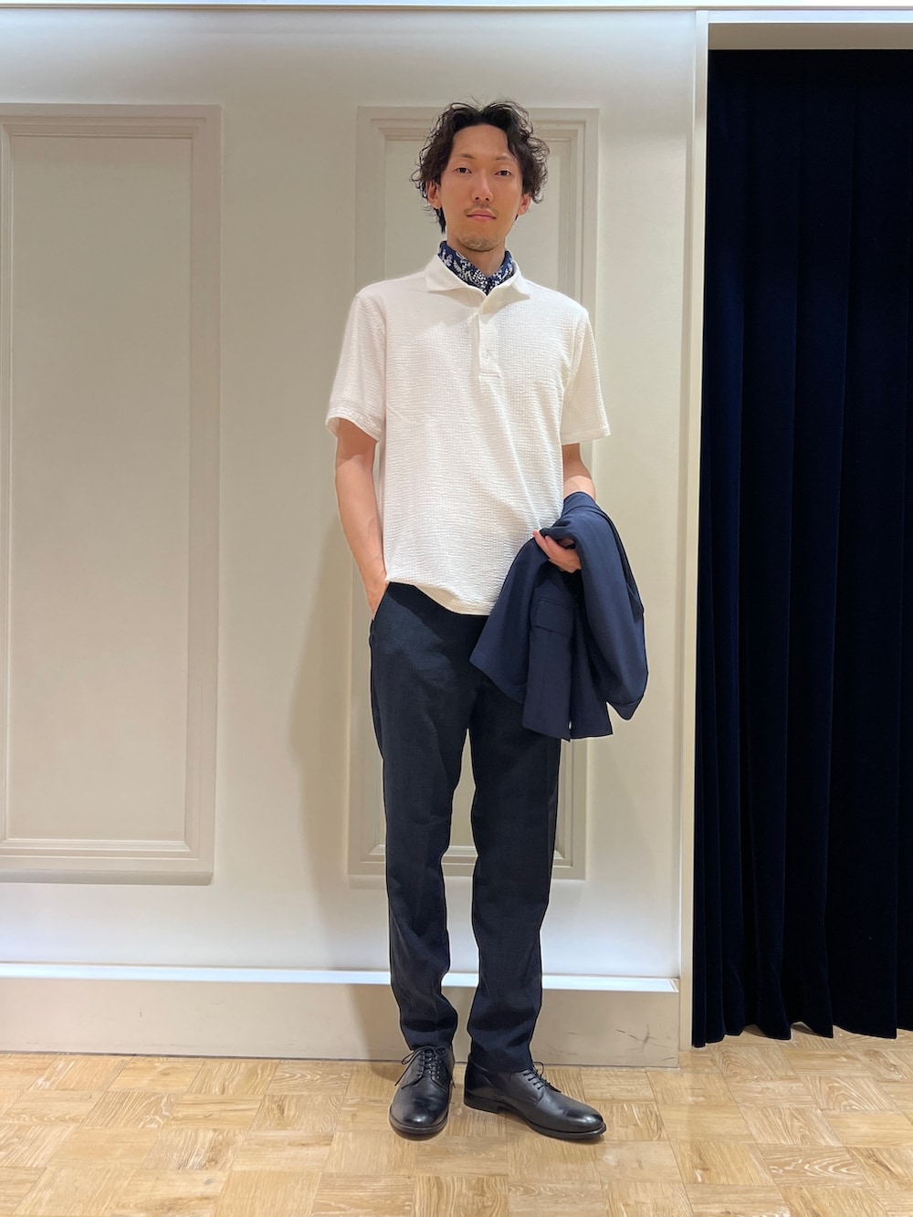 「NOLLEY'S、ノーリーズ、夏コーデ、ビジネスカジュアル、オフィスカジュアル、メンズコーデ、ポロシャツ、おしゃれさんと繋がりたい、いいね、save、フォローお願いします🤑、今日のコーデ」｜「NOLLEY’Sの《ビジカジ対応》サッカーワンピースカラーポロシャツ（ポロシャツ、ホワイト系）」を使った、ooiさん（メンズ・179cm）の夏コーディネートの4枚目の写真