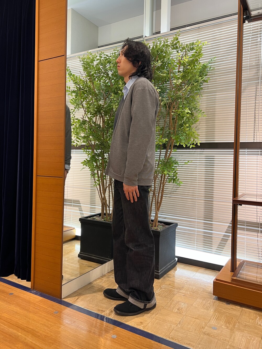 「NOLLEY'S、NOLLEY'S&goodman、ノーリーズ、ノーリーズグッドマン、カーディガン、カーディガンコーデ、カーディガン男子、カジュアルコーデ、カジュアル、メンズファッション、春、春コーデ」｜「NOLLEY’Sの【ACTIVE SECT】《限定展開》ウォッシャブルカーディガン 25SS（カーディガン/ボレロ、グレー系）」を使った、ooiさん（メンズ・179cm）の春コーディネートの2枚目の写真
