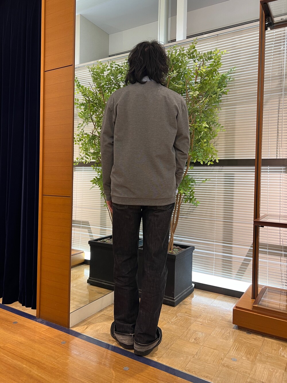 「NOLLEY'S、NOLLEY'S&goodman、ノーリーズ、ノーリーズグッドマン、カーディガン、カーディガンコーデ、カーディガン男子、カジュアルコーデ、カジュアル、メンズファッション、春、春コーデ」｜「NOLLEY’Sの【ACTIVE SECT】《限定展開》ウォッシャブルカーディガン 25SS（カーディガン/ボレロ、グレー系）」を使った、ooiさん（メンズ・179cm）の春コーディネートの3枚目の写真