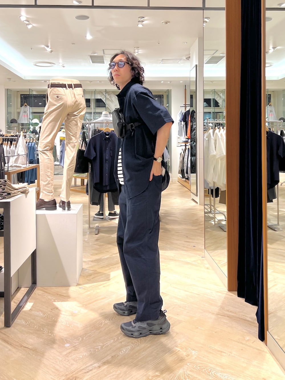 「NOLLEY'S、NOLLEY'S&goodman、nolleys、ノーリーズ、ノーリーズグッドマン、IZIPIZI、izipizi、イジピジ、waku、ワク、カジュアルコーデ、オーバーサイズシャツ、オーバーサイズシャツコーデ、半袖シャツ、メンズファッション」｜「IZIPIZIの【IZIPIZI/イジピジ】SUN#C Retro square（サングラス、ブラウン系）」を使った、ooiさん（メンズ・178cm）の春コーディネートの2枚目の写真