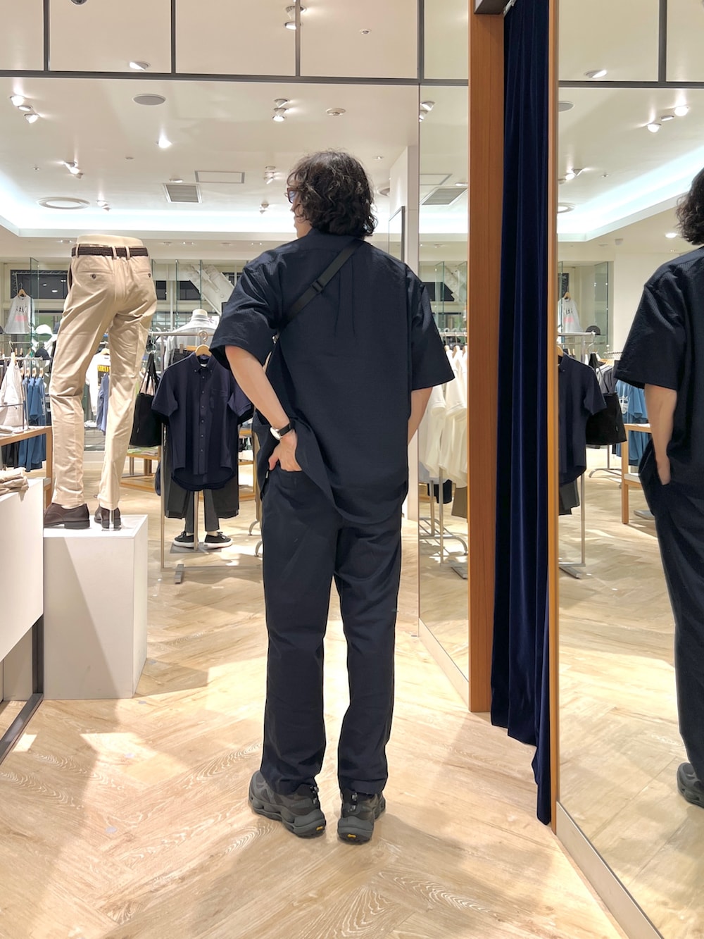 「NOLLEY'S、NOLLEY'S&goodman、nolleys、ノーリーズ、ノーリーズグッドマン、IZIPIZI、izipizi、イジピジ、waku、ワク、カジュアルコーデ、オーバーサイズシャツ、オーバーサイズシャツコーデ、半袖シャツ、メンズファッション」｜「IZIPIZIの【IZIPIZI/イジピジ】SUN#C Retro square（サングラス、ブラウン系）」を使った、ooiさん（メンズ・178cm）の春コーディネートの3枚目の写真