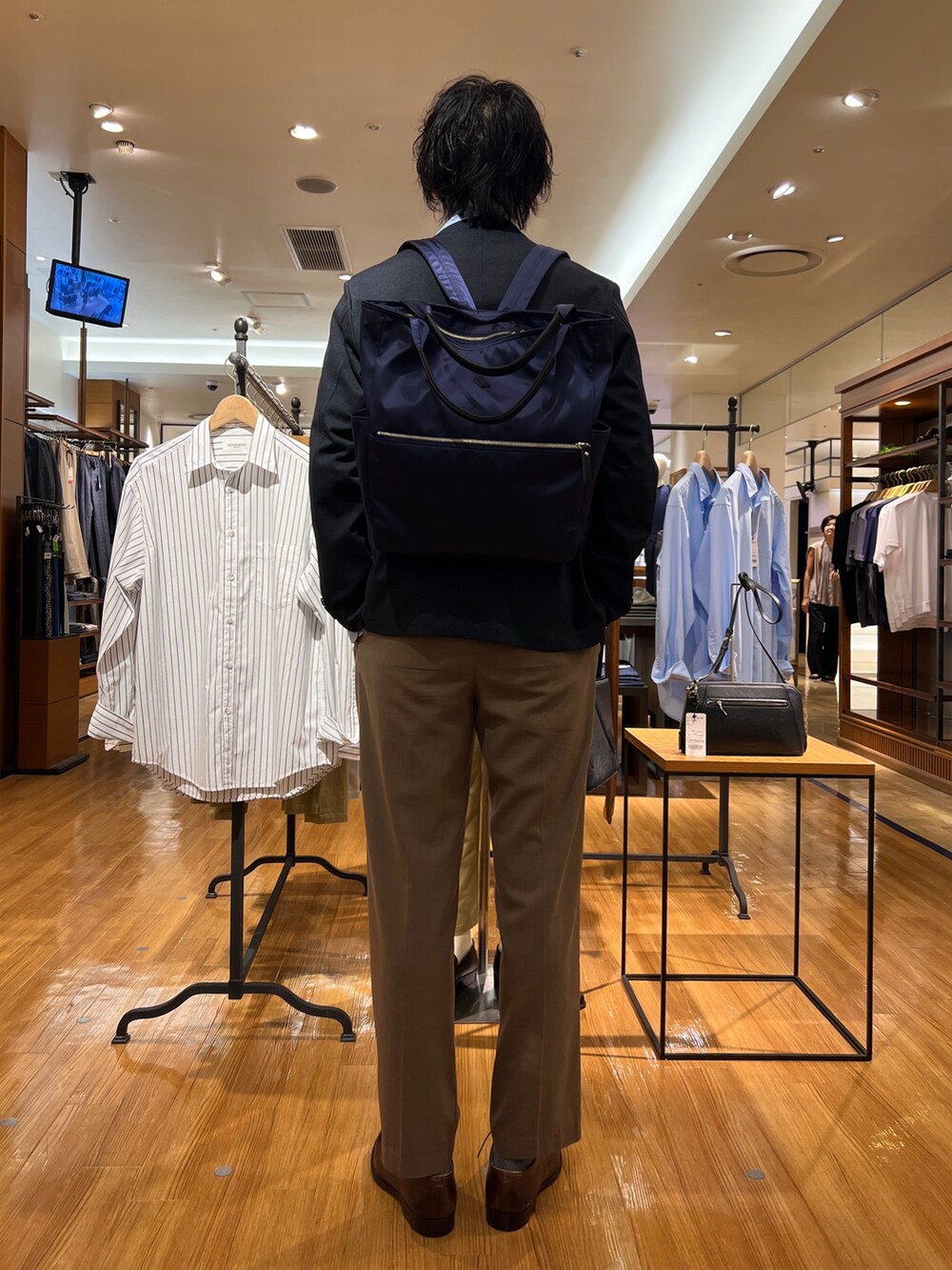 「キレイめ、休日コーデ、大人コーデ、お洒落さんとつながりたい、ネイビー、クレドラン(CLEDRAN)、クレドラン、CLEDRAN、NOLLEY'S、ノーリーズ、ノーリーズグッドマン、おしゃれさんと繋がりたい、いいね、save、フォローお願いします🤑」｜「NOLLEY’SのNEW REGULAR ピーチブロード オーバーサイズシャツ 24AW（シャツ/ブラウス、ブルー系）」を使った、ooiさん（メンズ・179cm）の冬コーディネートの5枚目の写真