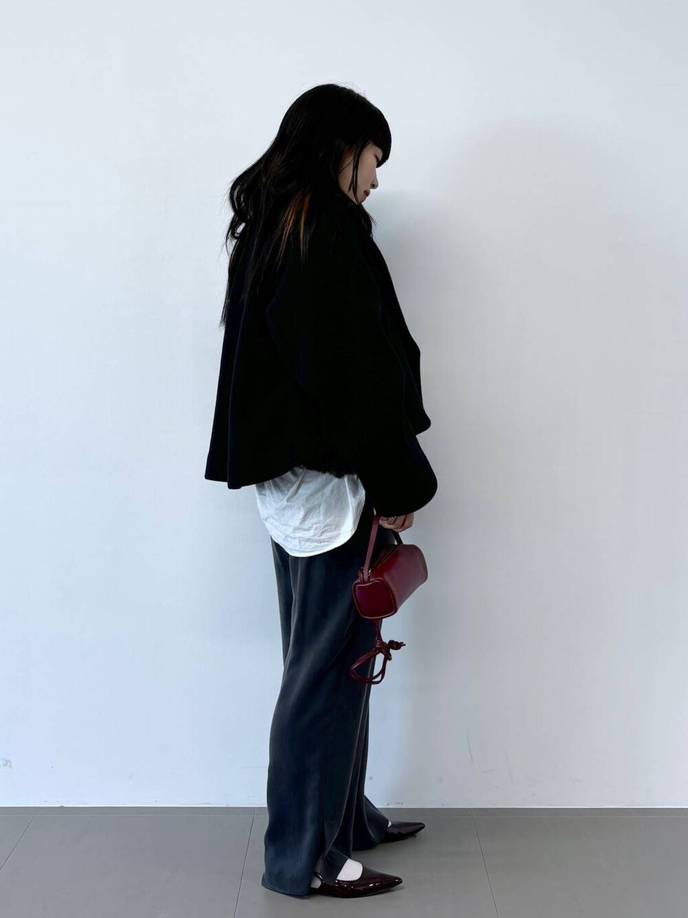 「モード、体型カバー、着痩せ、骨格ウェーブ、BABYLONE、冬コーデ、アウター」｜「BABYLONEの【LA SCAIA】ショルダーmini BAG（ショルダーバッグ、レッド系）」を使った、hiyotenさん（レディース・162cm）の冬コーディネートの2枚目の写真