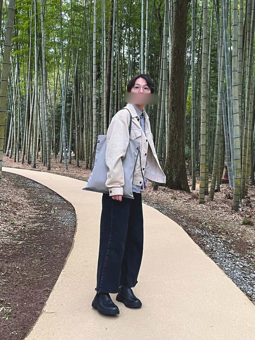 「メガネ男子、メガネコーデ、ブーツ、ZARA、ZOFF、大人コーデ、コーデュロイジャケット、コーデュロイ、デニム、デニムパンツ、converse、CONVERSE TOKYO、シャツスタイル」｜「ZARAのアイテム（デニムパンツ、ブラック系）」を使った、kotaroさん（メンズ・168cm）の春コーディネートの2枚目の写真