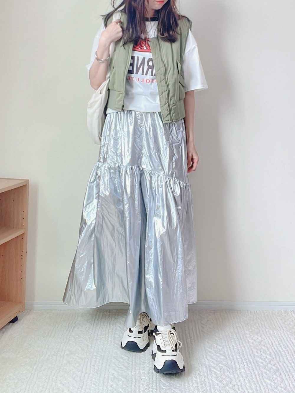 「しまむらコーデ、カジュアルコーデ、リンガーT、着回しコーデ、春服、ヒッコリーパンツ、メンズライクコーデ、カジュアルスタイル、お洒落さんとつながりたい、オトナカジュアル、トレンドコーデ、花見コーデ、ビスチェコーデ、チュールトップス、春のNewスタイル」｜「terawearemuのアイテム（その他パンツ、ブルー系）」を使った、qyun000さん（レディース・164cm）の春コーディネートの2枚目の写真