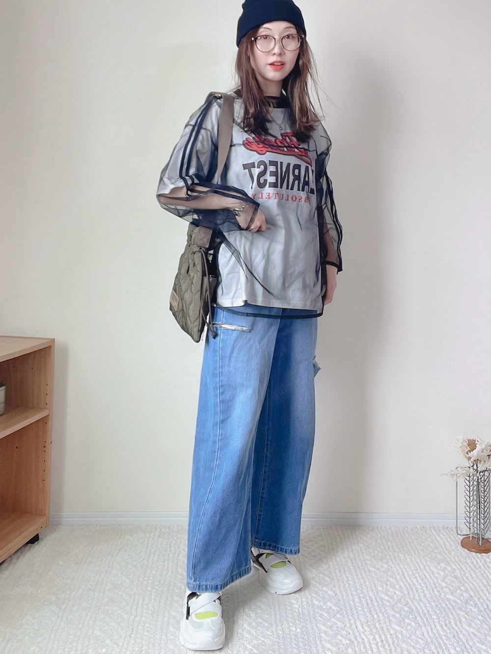 「しまむらコーデ、カジュアルコーデ、リンガーT、着回しコーデ、春服、ヒッコリーパンツ、メンズライクコーデ、カジュアルスタイル、お洒落さんとつながりたい、オトナカジュアル、トレンドコーデ、花見コーデ、ビスチェコーデ、チュールトップス、春のNewスタイル」｜「terawearemuのアイテム（その他パンツ、ブルー系）」を使った、qyun000さん（レディース・164cm）の春コーディネートの4枚目の写真