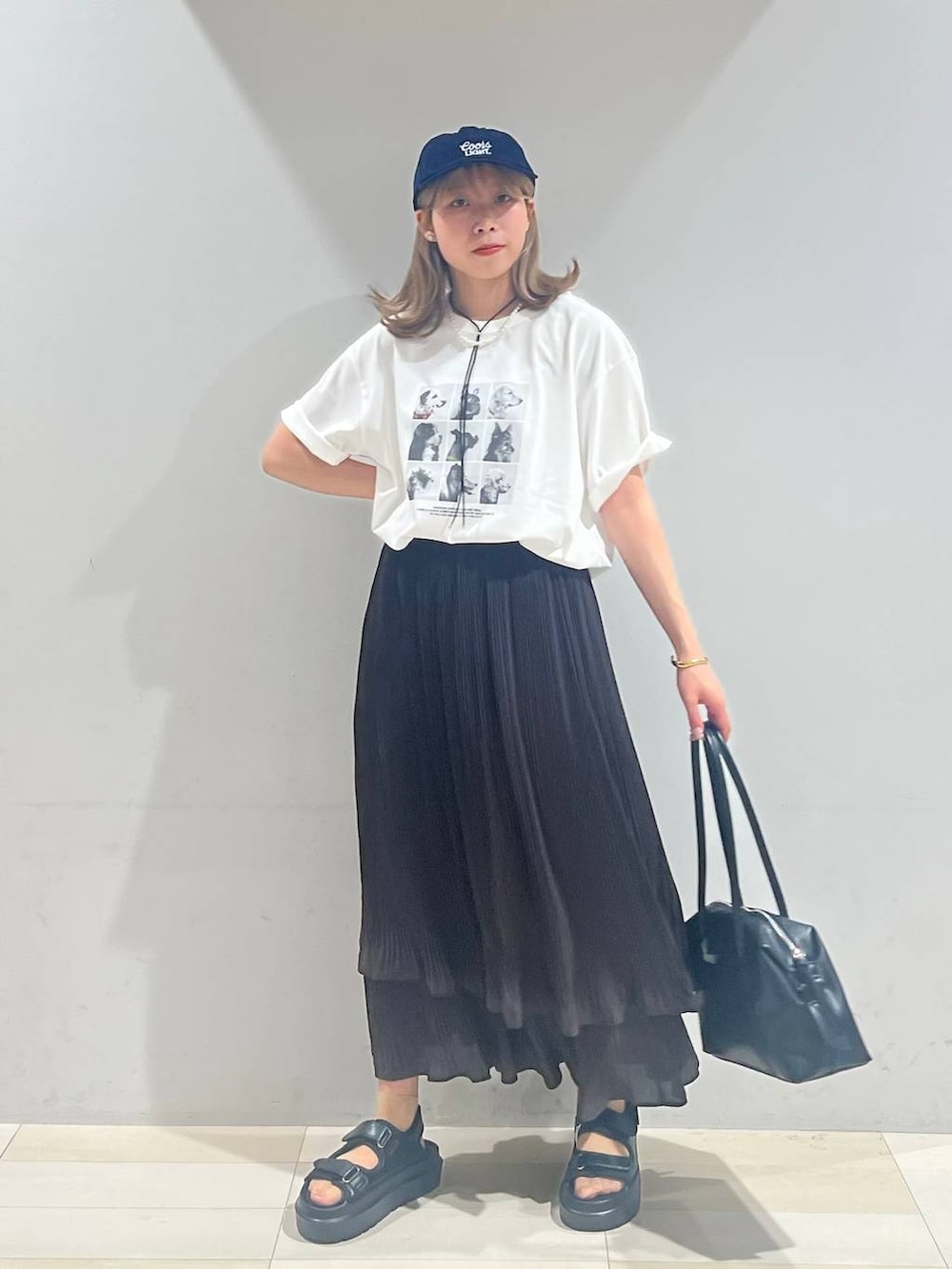「ラフ、低身長、ワントーン、夏コーデ、きれいめ、カジュアル、GLOBAL WORK、低身長_GLOBALWORK、きれいめカジュアル、低身長コーデ」|「GLOBAL WORKのステンレスニュアンスバングル/293608(バングル/リストバンド、ゴールド系)」を使った、なあさん(レディース・155cm)の夏コーディネートの8枚目の写真