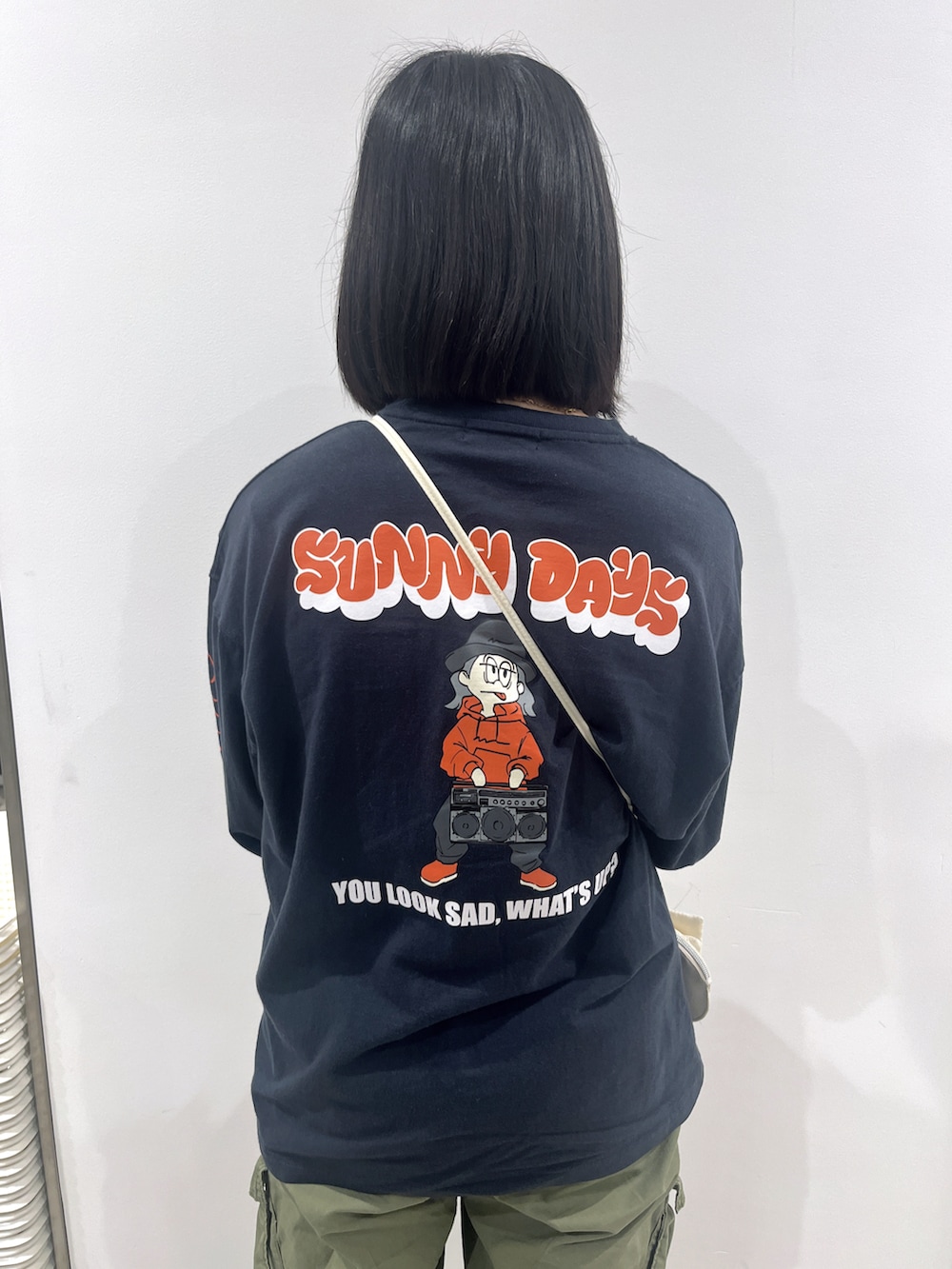 「スニーカー、ガラモノ、アウトドアスタイル、スポーティ、お出かけコーデ、春服みてみて」｜「Availのアイテム（Tシャツ/カットソー、ブルー系）」を使った、hirariさん（レディース・160cm）の春コーディネートの2枚目の写真