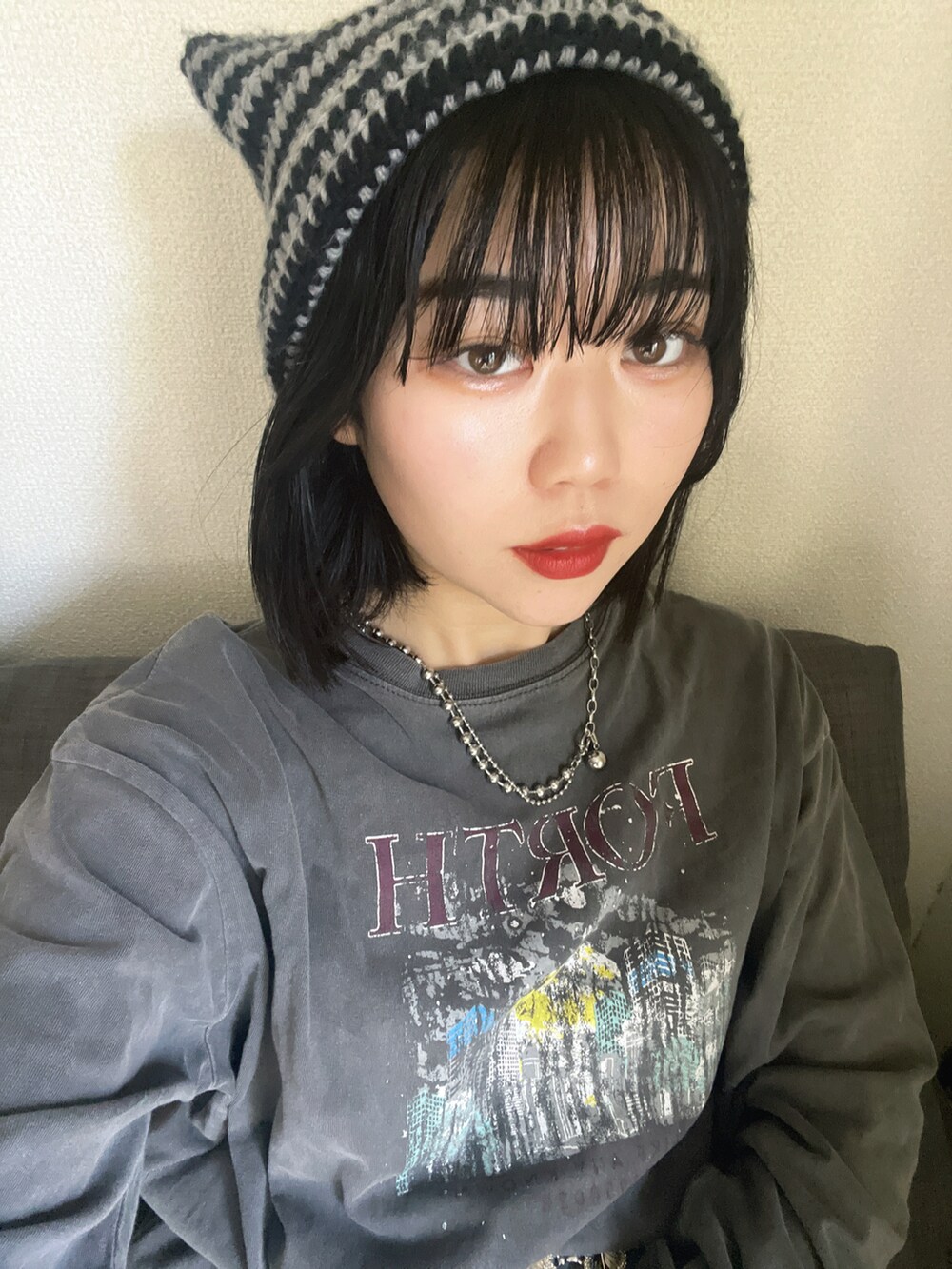 「春のおしゃ見えテクニック、春コーデ、LOWRYS FARM、ローリーズファーム(LOWRYS FARM)、アパレルスタッフ、ootd、出勤コーデ」｜「LOWRYS FARMのｓｐａｃｅカコウプリントＬＳ 992837（Tシャツ/カットソー、グレー系）」を使った、暖乃さん（レディース・159cm）の春コーディネートの3枚目の写真