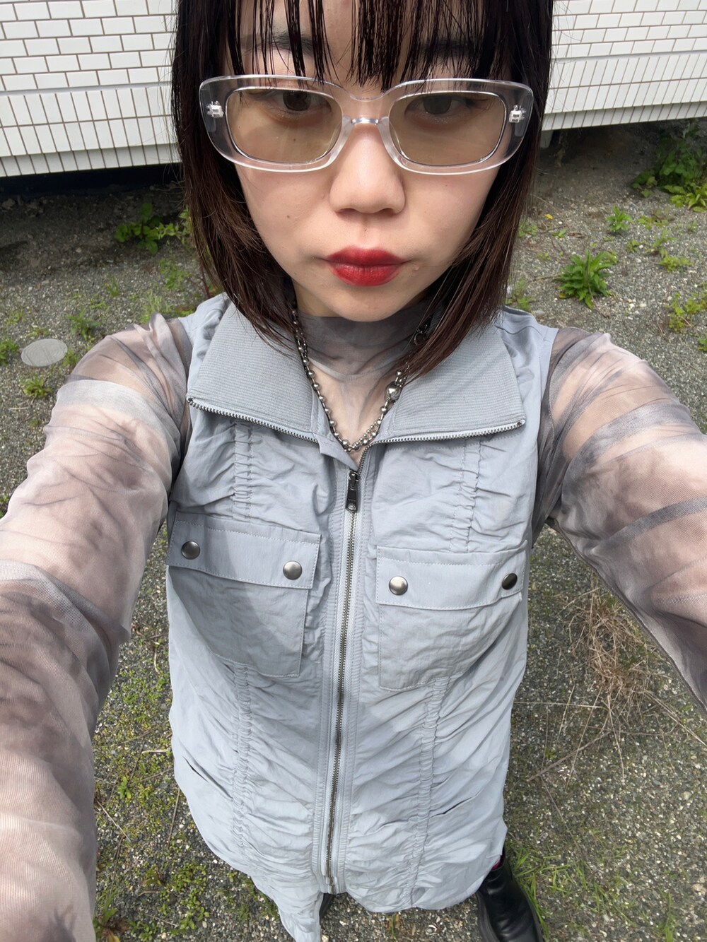 「春のNewスタイル、laguagem、LOWRYS FARM、アパレルスタッフ、春服コーデ、春服、ootd、出勤コーデ、メガネ女子、韓国ファッション、お花見コーデ」｜「LAGUA GEMのNECK RIB NYLON MIX ワンピース（ワンピース、グレー系）」を使った、暖乃さん（レディース・159cm）の春コーディネートの2枚目の写真