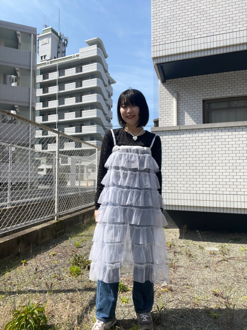 「春のおしゃ見えテクニック、休日スタイル、シンプルスタイル、チュールスカート、アパレルスタッフ、アパレル、出勤コーデ、ootd」｜「LOWRYS FARMの２ＷＡＹフリルチュールスカート　978001（スカート、ホワイト系）」を使った、暖乃さん（レディース・159cm）の春コーディネートの3枚目の写真