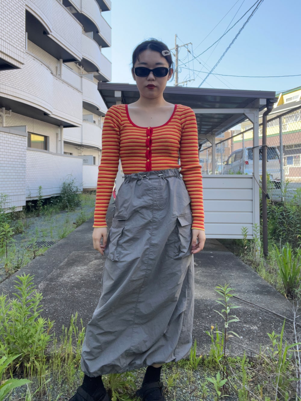 「スポーツミックス、春夏コーデ、着回しコーデ、おしゃれさんと繋がりたい、骨格ウェーブ、LOWRYS FARM、jouetie、アパレルスタッフ、出勤コーデ、ootd」｜「jouetieのアイテム（カーディガン/ボレロ、レッド系）」を使った、暖乃さん（レディース・159cm）の春コーディネートの2枚目の写真