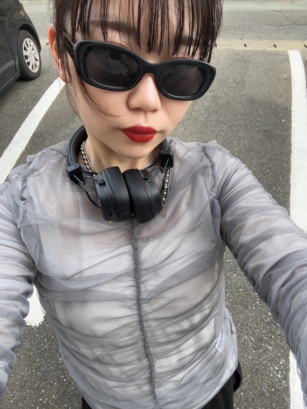 「アパレルスタッフ、アパレル、出勤コーデ、ootd、LOWRYS FARM、ローリーズファーム(LOWRYS FARM)、春コーデ、春ファッション」｜「LOWRYS FARMのアイテム（チューブトップ、シルバー系）」を使った、暖乃さん（レディース・159cm）の春コーディネートの3枚目の写真
