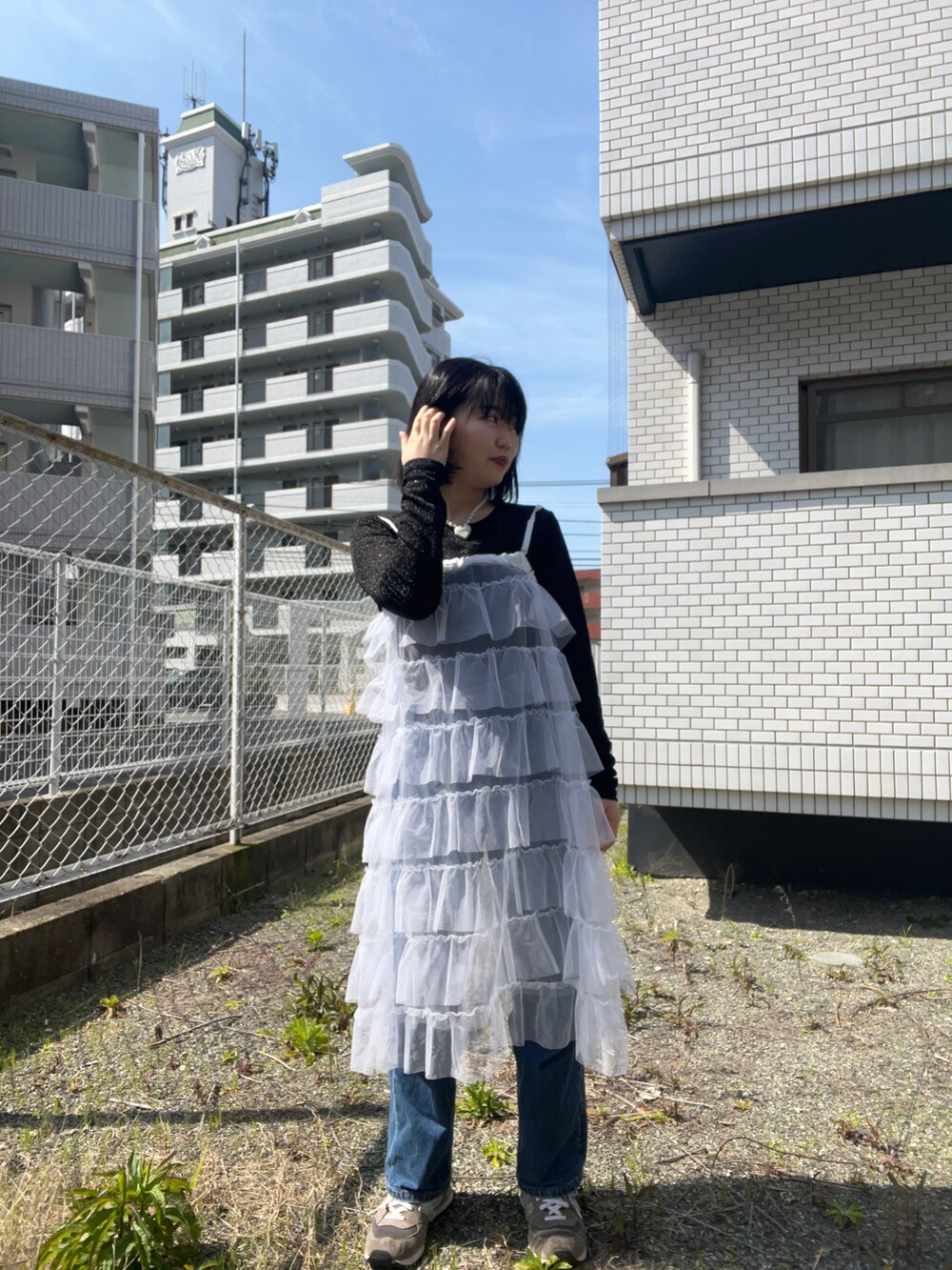 「春のおしゃ見えテクニック、休日スタイル、シンプルスタイル、チュールスカート、アパレルスタッフ、アパレル、出勤コーデ、ootd」｜「LOWRYS FARMの２ＷＡＹフリルチュールスカート　978001（スカート、ホワイト系）」を使った、暖乃さん（レディース・159cm）の春コーディネートの2枚目の写真