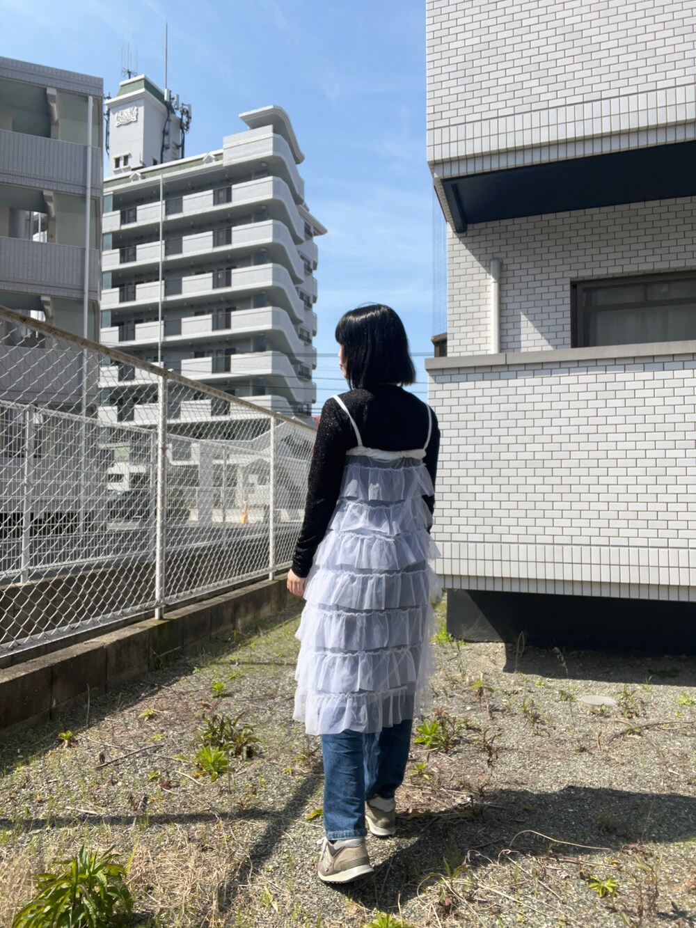 「春のおしゃ見えテクニック、休日スタイル、シンプルスタイル、チュールスカート、アパレルスタッフ、アパレル、出勤コーデ、ootd」｜「LOWRYS FARMの２ＷＡＹフリルチュールスカート　978001（スカート、ホワイト系）」を使った、暖乃さん（レディース・159cm）の春コーディネートの4枚目の写真