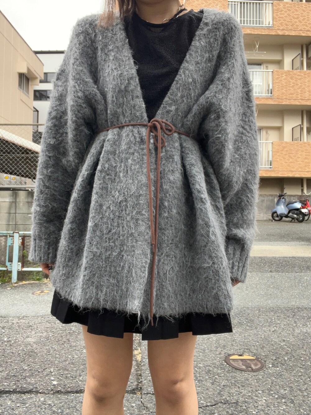 「冬のコーデ、新星WEARISTAにエントリー、ootd、出勤コーデ、アパレルスタッフ、LOWRYS FARM」｜「LOWRYS FARMのアイテム（帽子、ブラック系）」を使った、暖乃さん（レディース・159cm）の冬コーディネートの2枚目の写真
