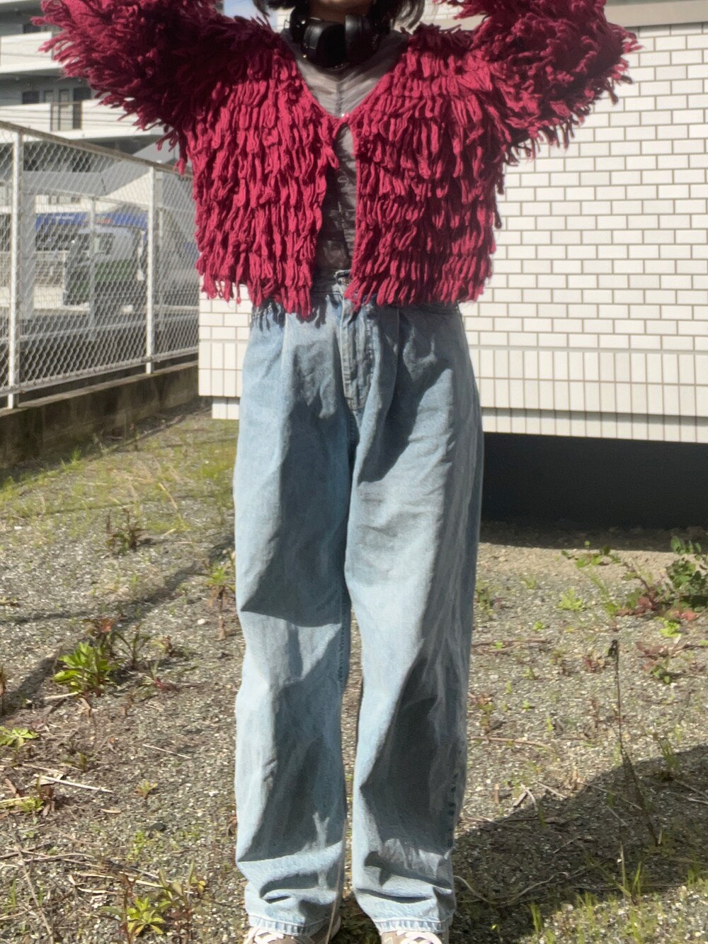 「春のおしゃ見えテクニック、春服コーデ、春コーデ、アパレルスタッフ、ootd、出勤コーデ、LOWRYS FARM」｜「RETRO GIRLのアイテム（カーディガン/ボレロ、レッド系）」を使った、暖乃さん（レディース・159cm）の春コーディネートの3枚目の写真