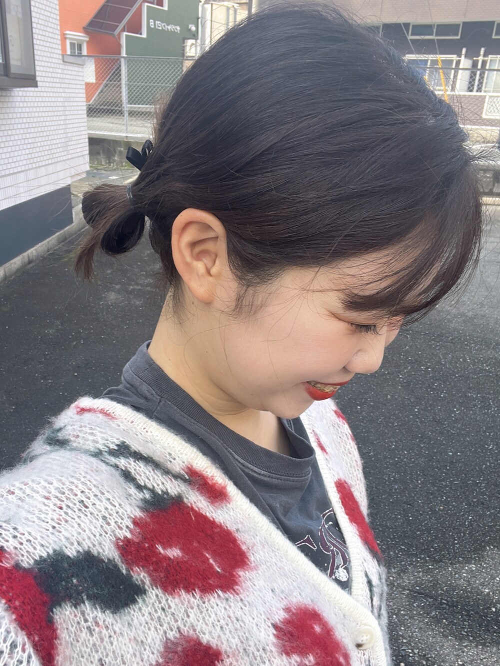 「新星WEARISTAにエントリー、ootd、お洒落さんとつながりたい、アパレルスタッフ、アパレル店員、LOWRYS FARM、rodeo crowns、出勤コーデ」｜「Rodeo Crownsのアイテム（カーディガン/ボレロ、ホワイト系）」を使った、暖乃さん（レディース・159cm）の冬コーディネートの3枚目の写真