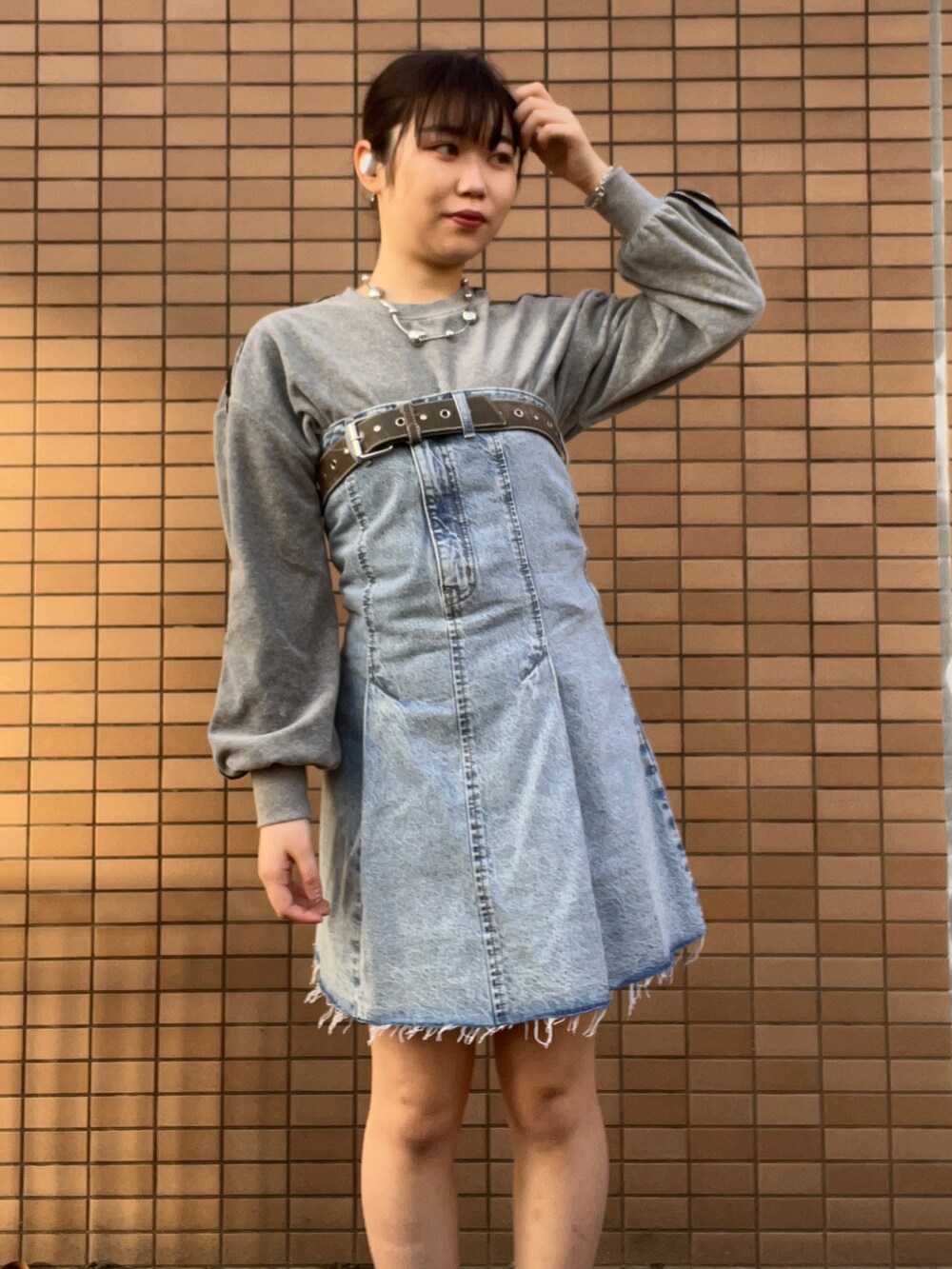 「冬を彩る色いろコーデ、オトナカジュアル、秋冬コーデ、ootd、アパレルスタッフ、LOWRYS FARM、出勤コーデ」｜「LOWRYS FARMのアイテム（チュニック、ブルー系）」を使った、暖乃さん（レディース・159cm）の冬コーディネートの2枚目の写真