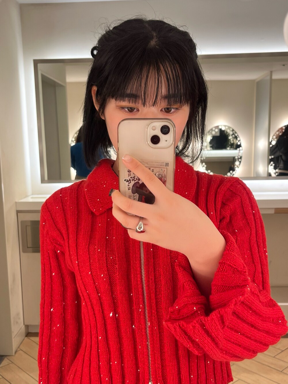 「休日コーデ、アパレル店員、wcloset、LOWRYS FARM、ootd」｜「w closetのアイテム（カーディガン/ボレロ、レッド系）」を使った、暖乃さん（レディース・159cm）の冬コーディネートの2枚目の写真