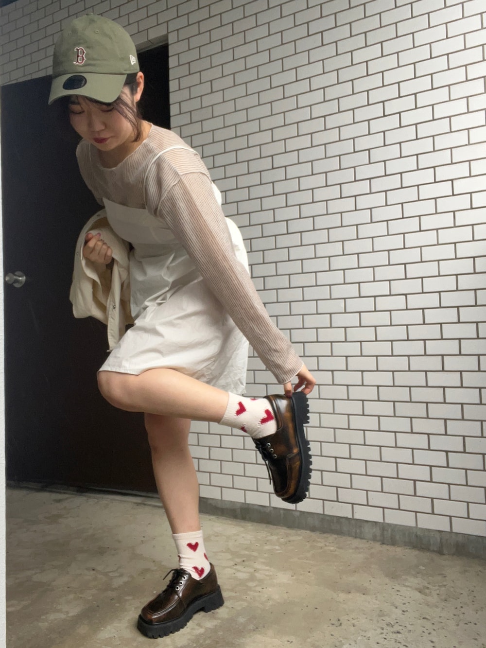 「オトナカジュアル、春服、LOWRYS FARM、LAGUA GEM、ootd、出勤コーデ、アパレルスタッフ、キャップ、ワンピース、チュニック」｜「LOWRYS FARMのアイテム（チュニック、ホワイト系）」を使った、暖乃さん（レディース・159cm）の春コーディネートの2枚目の写真