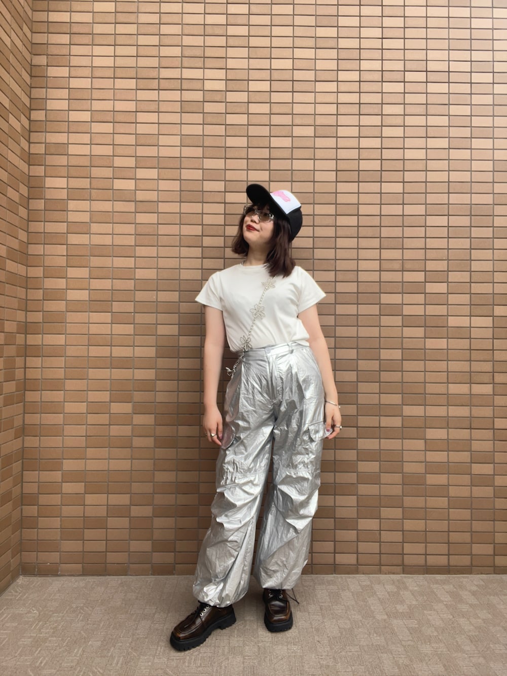 「夏コーデ、BG、とうあ、ootd、デニムパンツ、白Tシャツ、LOWRYS FARM、おしゃれさんと繋がりたい、シンプル」｜「BGのアイテム（キャップ、ブラック系）」を使った、暖乃さん（レディース・159cm）の春コーディネートの2枚目の写真