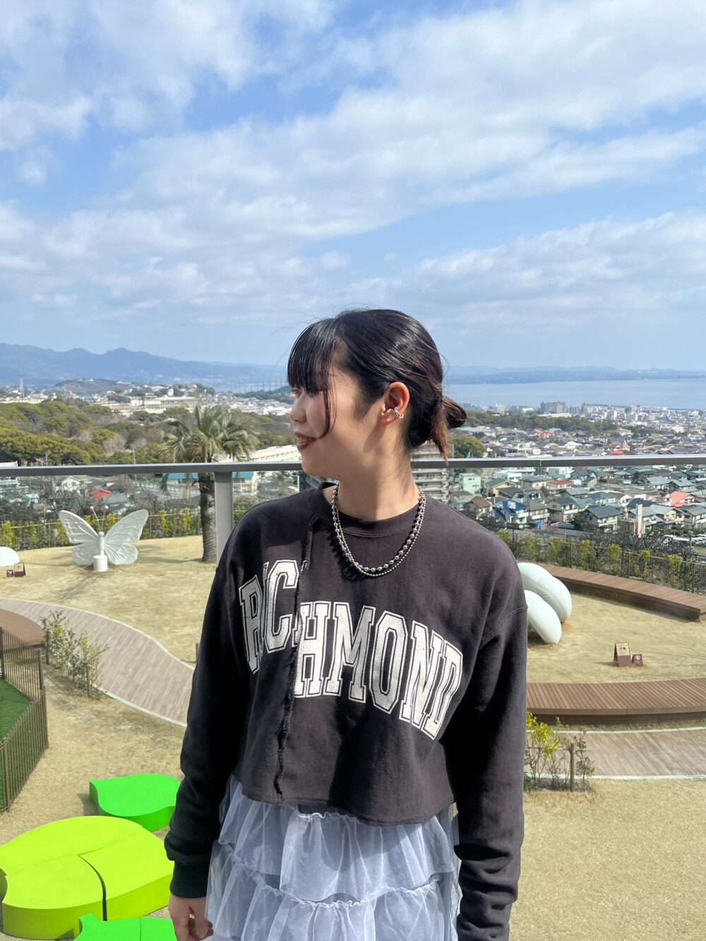 「おしゃれさんと繋がりたい、アパレルスタッフ、アパレル店員、着回しコーデ、出勤コーデ、休日コーデ、ootd、春コーデ、春服」｜「LOWRYS FARMのアイテム（スウェット、ブラック系）」を使った、暖乃さん（レディース・159cm）の春コーディネートの2枚目の写真
