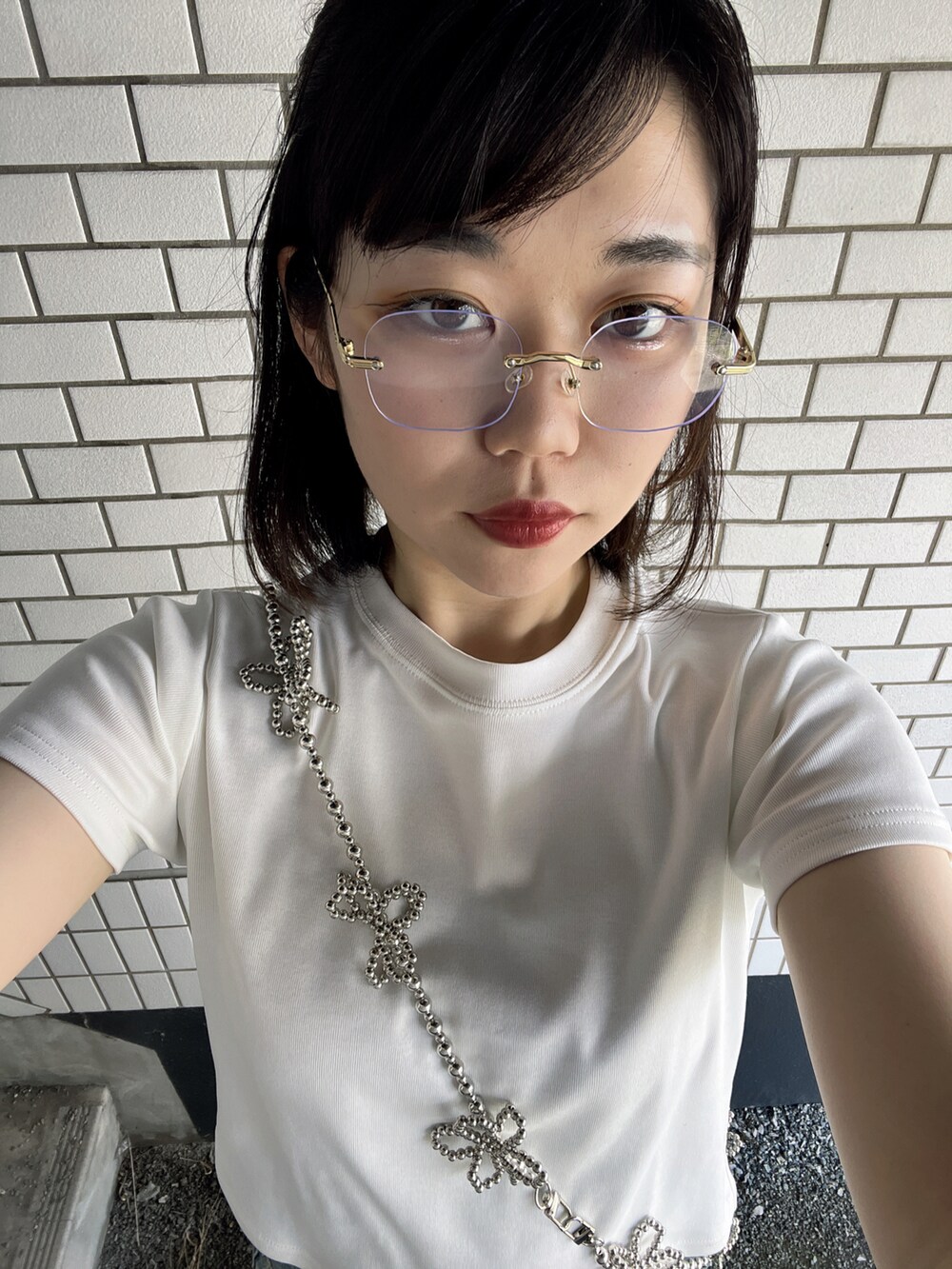 「春夏コーデ、パンツコーデ、デニムパンツ、シンプルコーデ、LOWRYS FARM、アパレルスタッフ、ootd、出勤コーデ、今日のコーデ、ストレートデニム」｜「LOWRYS FARMのフライスチビＴシャツＳＳ 111954（Tシャツ/カットソー、ホワイト系）」を使った、暖乃さん（レディース・159cm）の春コーディネートの3枚目の写真