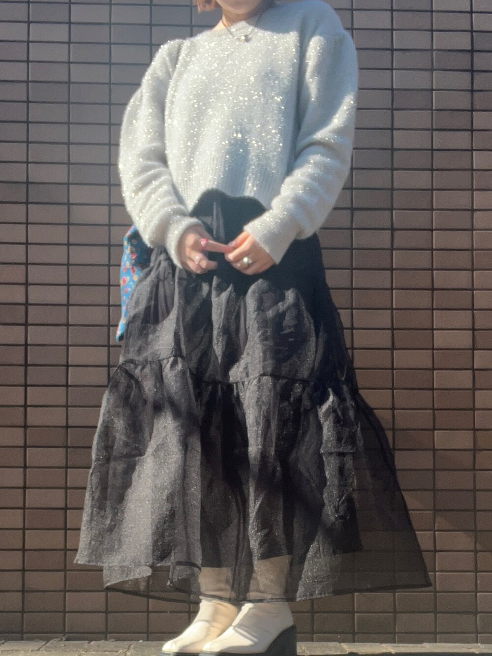 「休日スタイル、ニットコーデ、ラメニット、チュールスカート、ベレー帽、ローリーズファーム(LOWRYS FARM)」｜「LOWRYS FARMのアイテム（ニット/セーター、シルバー系）」を使った、暖乃さん（レディース・159cm）の秋コーディネートの2枚目の写真