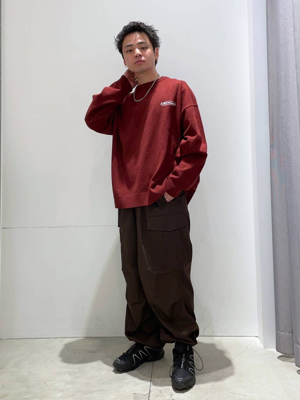 「着痩せ・細見え、高見え、リラックス、ニット、セールコーデ、シンプルコーデ、LAKOLE、オーバーサイズ、カジュアルコーデ、カジュアル、休日コーデ、ワイドパンツ、春コーデ」｜「LAKOLEのプリントニットプルオーバー / 152936（ニット/セーター、レッド系）」を使った、せとやんさん（メンズ・170cm）の冬コーディネートの3枚目の写真