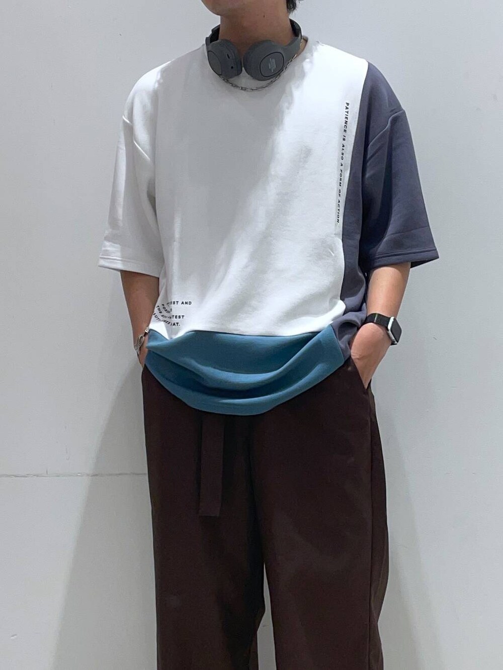 「着痩せ・細見え、高見え、リラックス、LAKOLE、おでかけ、ラフ、休日コーデ、夏コーデ、秋コーデ、ワイドパンツ、シンプルコーデ、シンプル、オーバーサイズ、Tシャツ」｜「LAKOLEのスムースTRベルトワイド / 129338（その他パンツ、ブラウン系）」を使った、せとやんさん（メンズ・170cm）の夏コーディネートの3枚目の写真