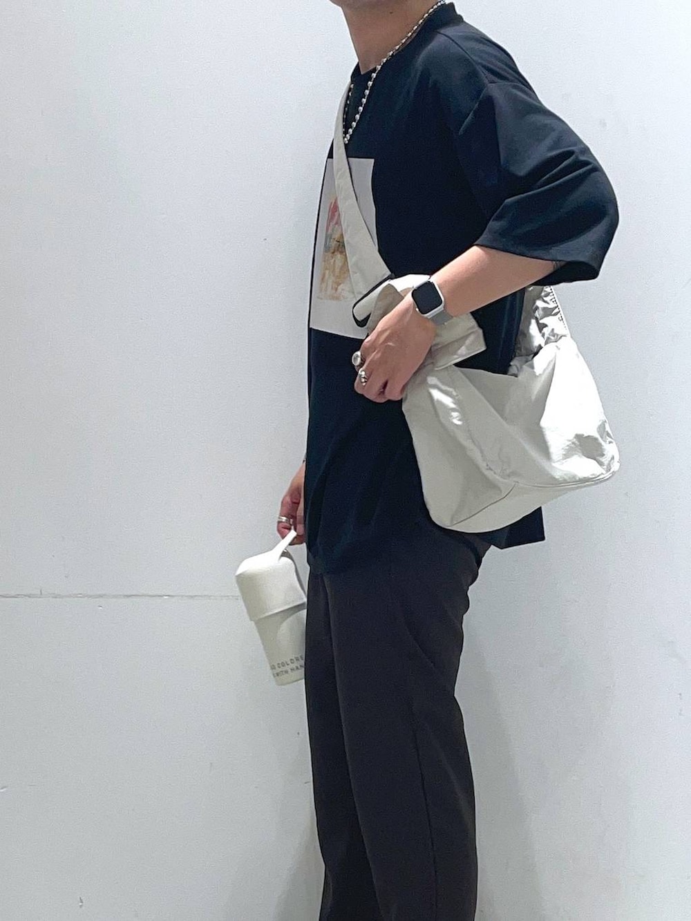 「サンダル、夏コーデ、着痩せ・細見え、高見え、リラックス、おでかけ、LAKOLE、オーバーサイズ、Tシャツ、デートコーデ、休日コーデ、ラフ、カジュアル、カジュアルコーデ、ドライタッチ」｜「LAKOLEのメッシュスポーツサンダル[MEN] / 110478（サンダル、ブラック系）」を使った、せとやんさん（メンズ・170cm）の夏コーディネートの3枚目の写真