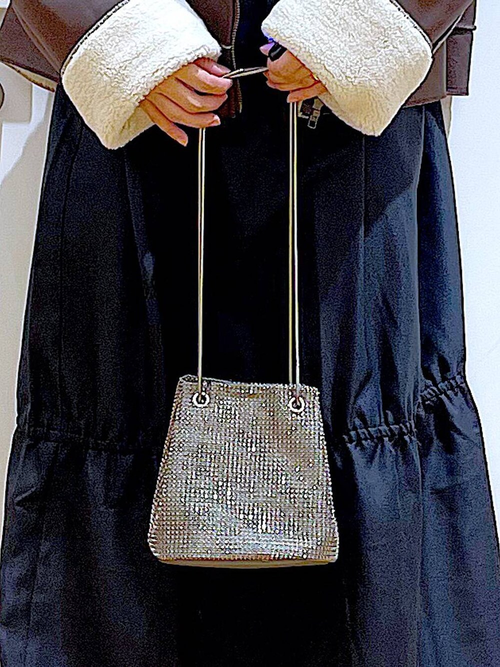 「リラックス、若見え、ゆったり、休日コーデ、骨格ウェーブ、LAKOLE、ムートンコート、ブルゾン、アウター、ワンピース、ニット、冬コーデ、旅行、おでかけ、ショルダーバッグ」｜「LAKOLEの12ゲージリブモックネックプルオーバー / 116703（ニット/セーター、その他）」を使った、あおき@LAKOLE海老名さん（レディース・156cm）の冬コーディネートの9枚目の写真
