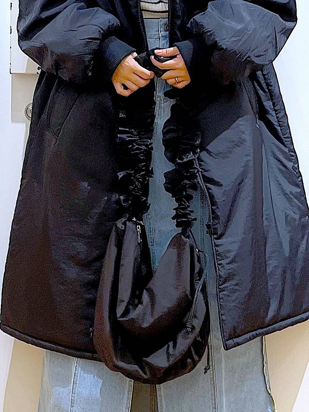 「リラックス、若見え、ゆったり、休日コーデ、骨格ウェーブ、LAKOLE、コート、冬コーデ、冬アウター、カジュアル、スカート、ニット、ボーダー、ショルダーバッグ、ブーツ」｜「LAKOLEの12ゲージリブモックネックプルオーバー / 116703（ニット/セーター、その他）」を使った、あおき@LAKOLE海老名さん（レディース・156cm）の冬コーディネートの9枚目の写真
