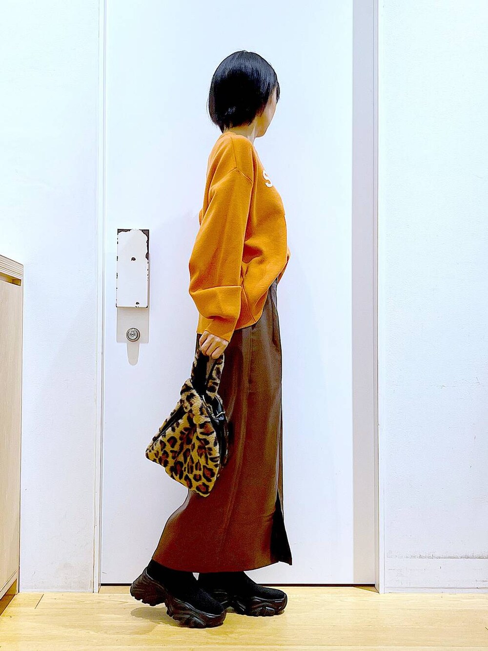 レディースの秋コーディネートの4枚目の写真