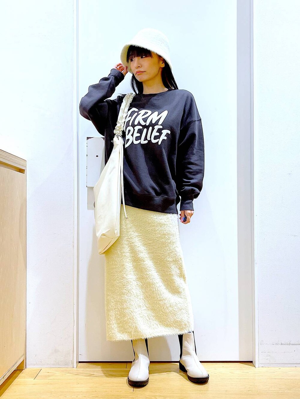 レディースの冬コーディネートの2枚目の写真