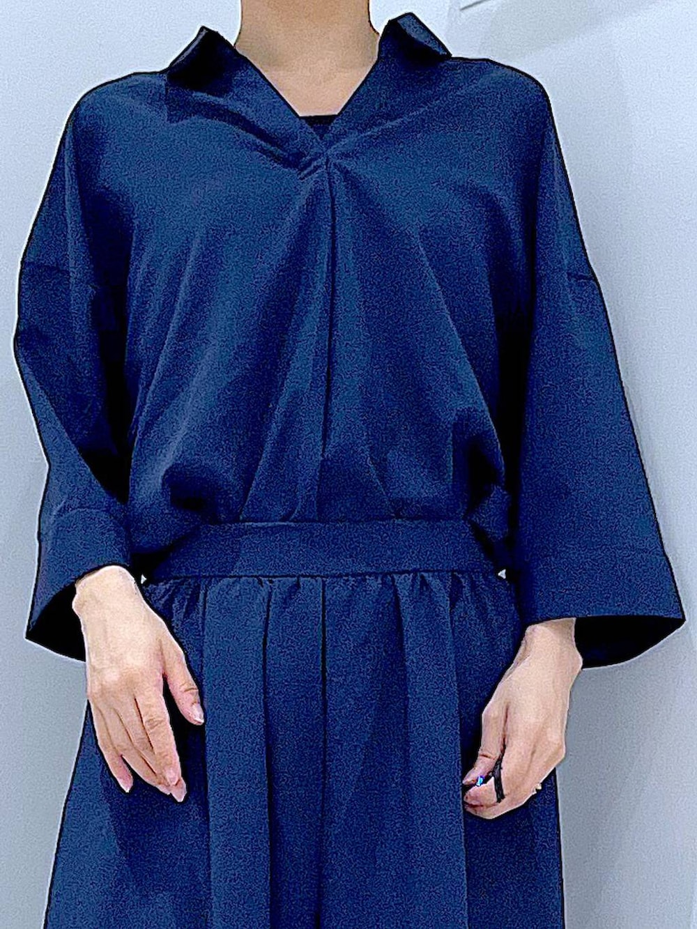 「リラックス、若見え、ゆったり、休日コーデ、骨格ウェーブ、LAKOLE、UVケア、接触冷感、夏コーデ、セットアップ、きれいめ、ショルダーバッグ、サンダル、デートコーデ、楽ちんコーデ」｜「LAKOLEのぷっくりギャザーサンダル / 290745（サンダル、ブラック系）」を使った、あおき@LAKOLE海老名さん（レディース・156cm）の夏コーディネートの7枚目の写真