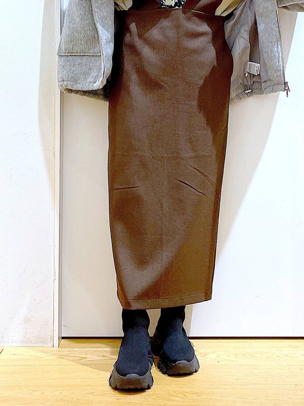 「リラックス、若見え、ゆったり、休日コーデ、骨格ウェーブ、LAKOLE、ブルゾン、カジュアルコーデ、冬コーデ、セールコーデ、冬アウター、ブーツ、ショルダーバッグ、楽ちんコーデ」｜「LAKOLEのシャギージップブルゾン / 128644（ブルゾン、グレー系）」を使った、あおき@LAKOLE海老名さん（レディース・156cm）の冬コーディネートの8枚目の写真
