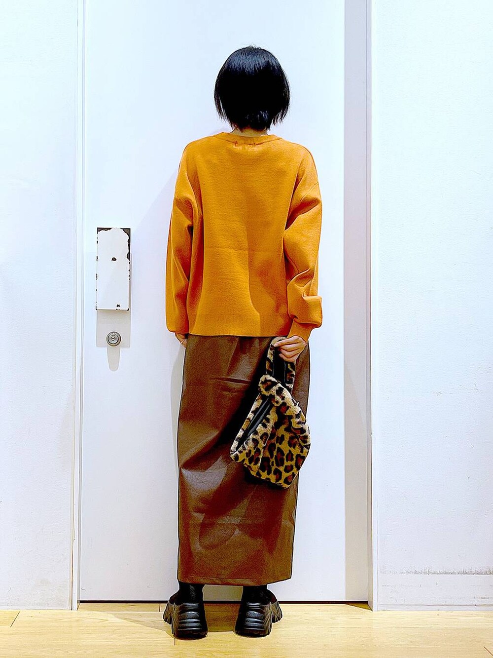 レディースの秋コーディネートの5枚目の写真