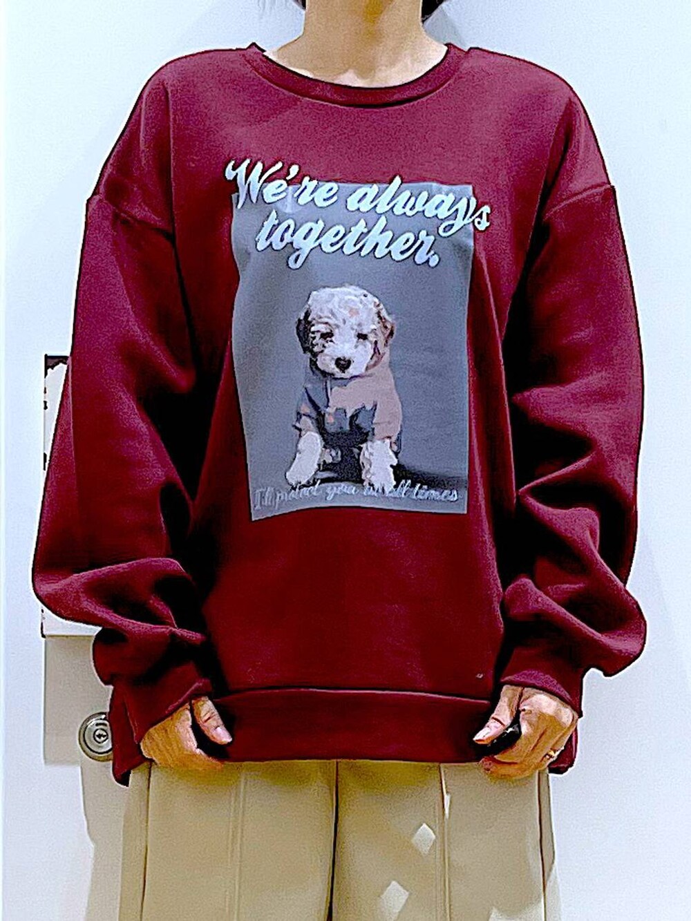 ベージュ系のブーツ、ブラウン系のショルダーバッグ、ベージュ系のその他パンツを着用したレディースの冬コーディネートの7枚目の写真