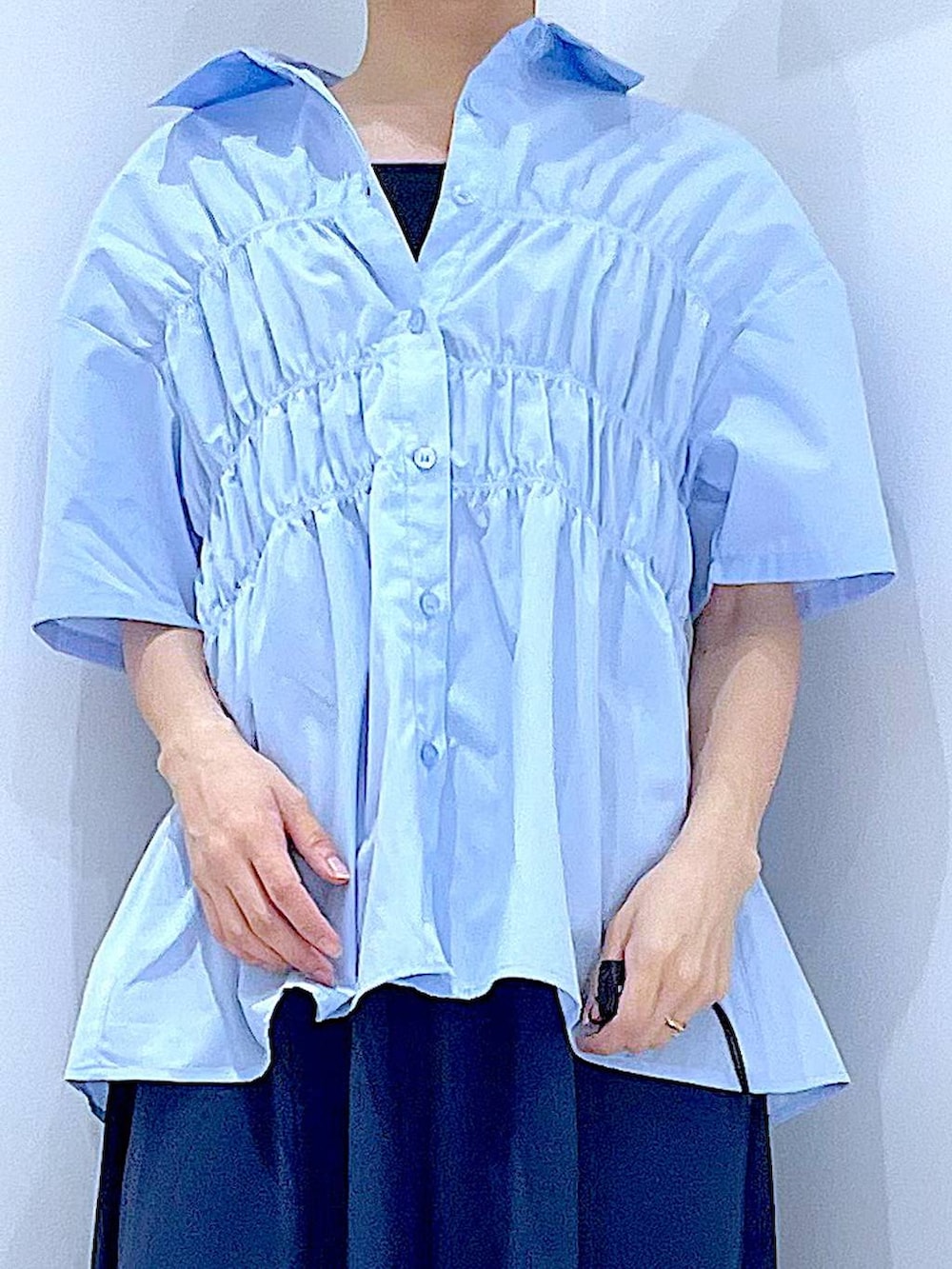 「リラックス、若見え、ゆったり、休日コーデ、骨格ウェーブ、LAKOLE、セールコーデ、シャツ、きれいめカジュアル、夏コーデ、リュック・バッグ、サンダル、楽ちんコーデ、人気アイテムをチェック！、おでかけ」｜「LAKOLEのカジュアルデイバッグ / 283601（バックパック/リュック、ブラック系）」を使った、あおき@LAKOLE海老名さん（レディース・156cm）の夏コーディネートの7枚目の写真