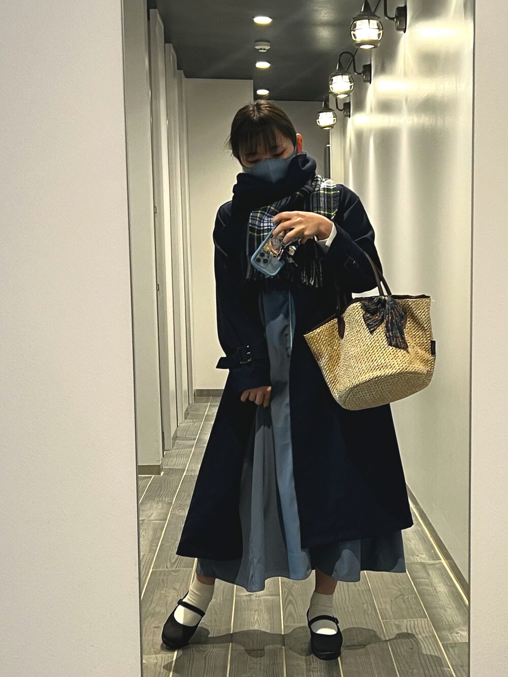 「ディズニーランド、バウンドコーデ、町娘ベル、美女と野獣コーデ、２月」｜「MOOMINのアイテム（かごバッグ、イエロー系）」を使った、ぽむまめこさん（レディース・155cm）の春コーディネートの4枚目の写真